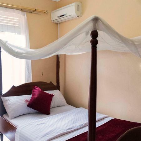 Rwenzori International Hotel カセセ エクステリア 写真