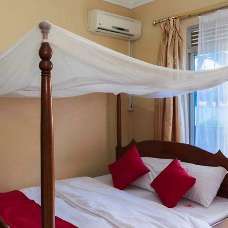 Rwenzori International Hotel カセセ エクステリア 写真