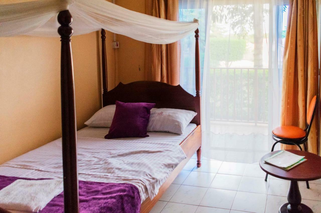 Rwenzori International Hotel カセセ エクステリア 写真