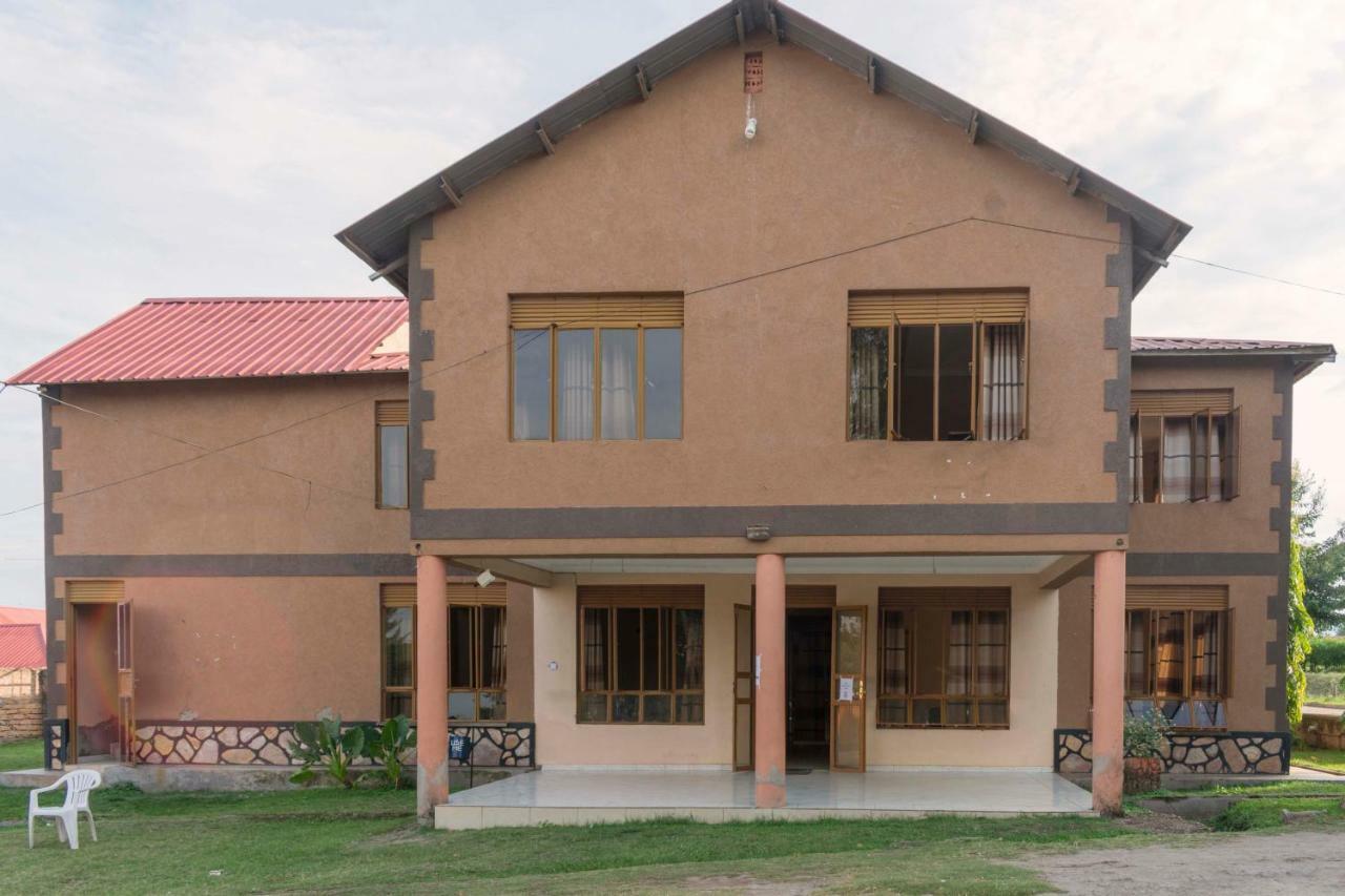 Rwenzori International Hotel カセセ エクステリア 写真