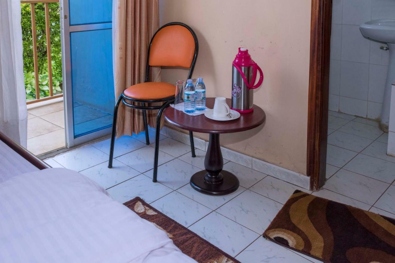 Rwenzori International Hotel カセセ エクステリア 写真