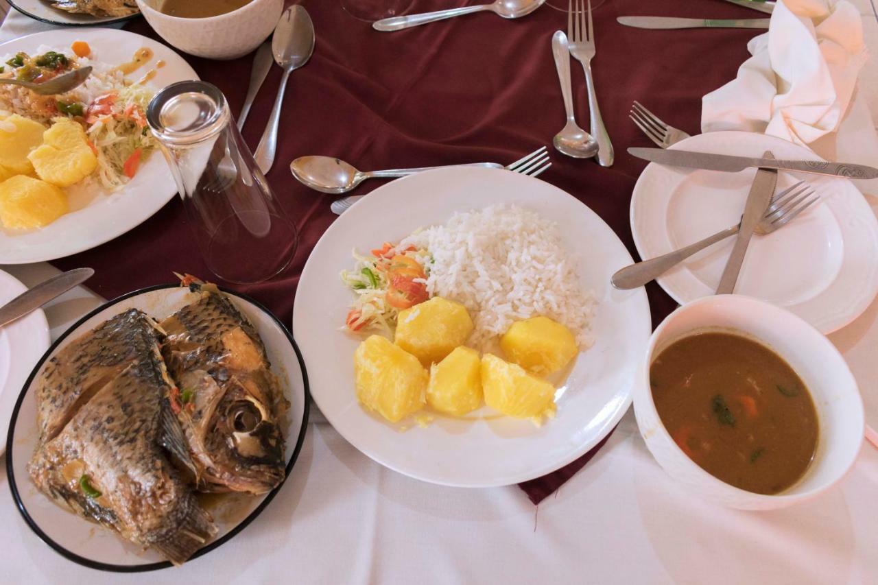Rwenzori International Hotel カセセ エクステリア 写真