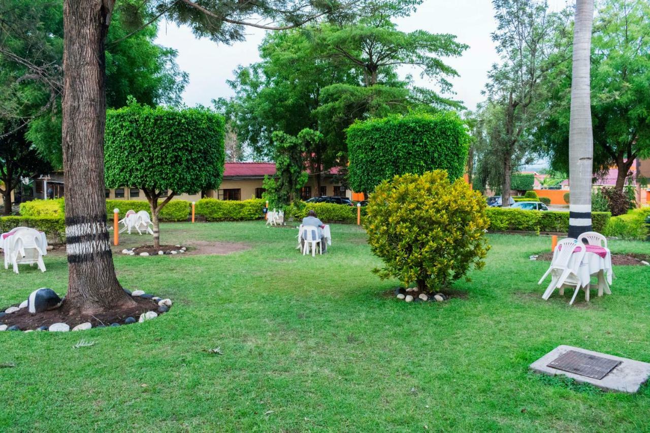 Rwenzori International Hotel カセセ エクステリア 写真
