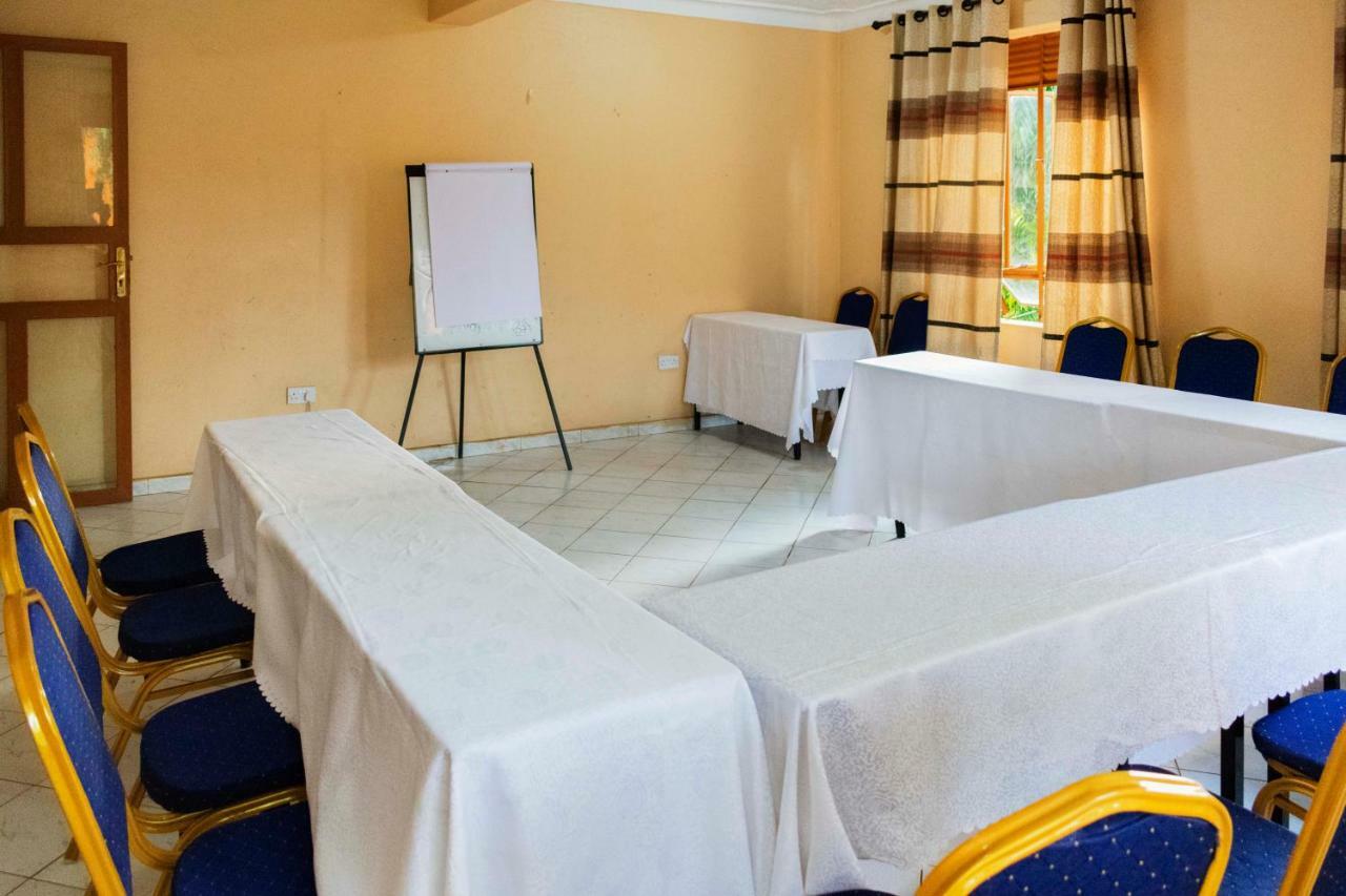 Rwenzori International Hotel カセセ エクステリア 写真