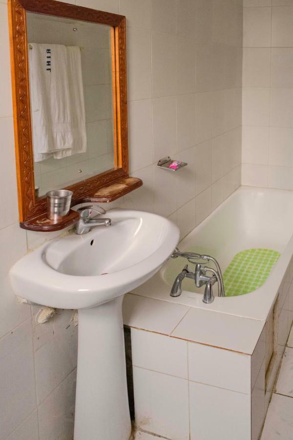 Rwenzori International Hotel カセセ エクステリア 写真