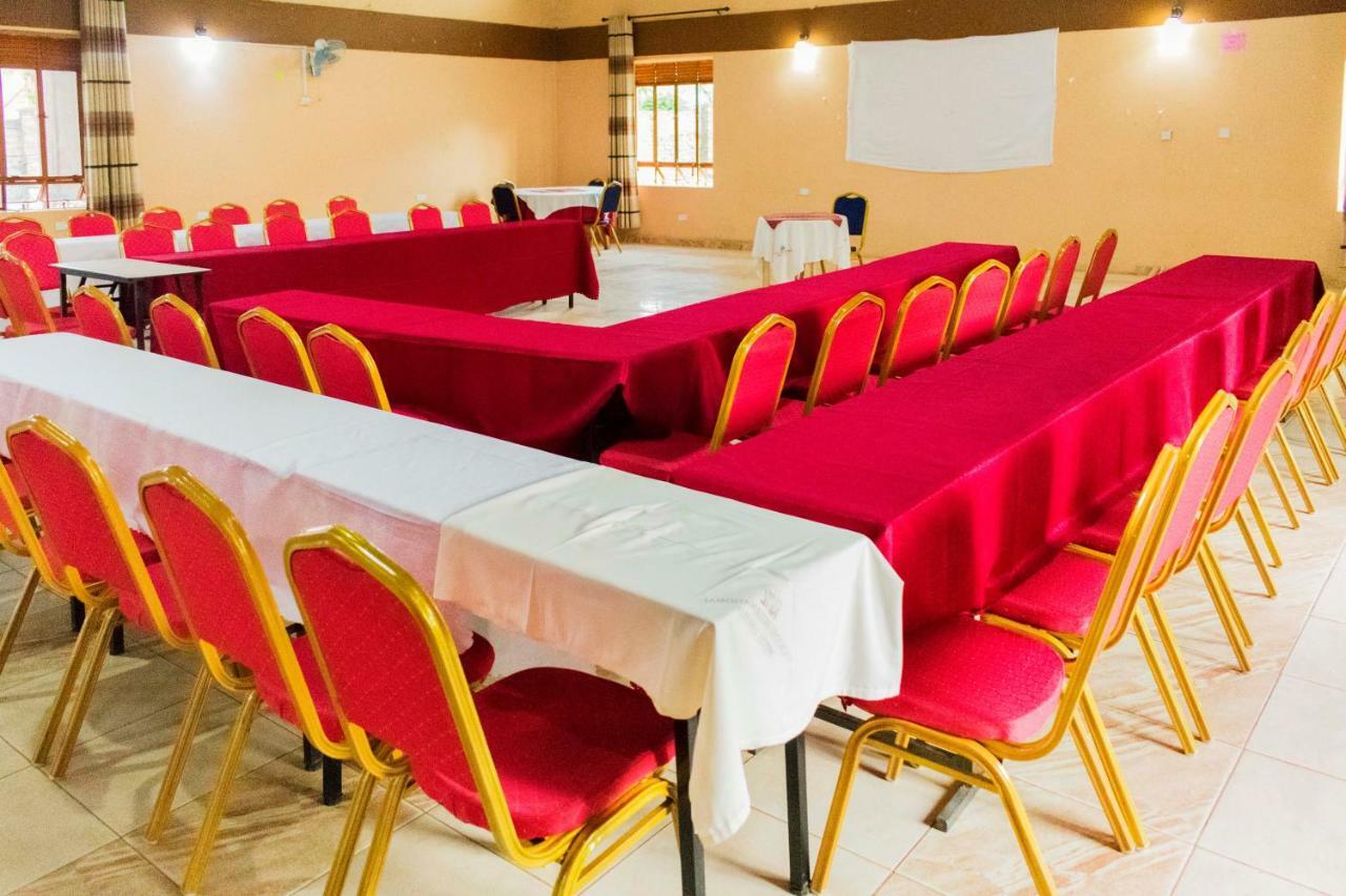 Rwenzori International Hotel カセセ エクステリア 写真