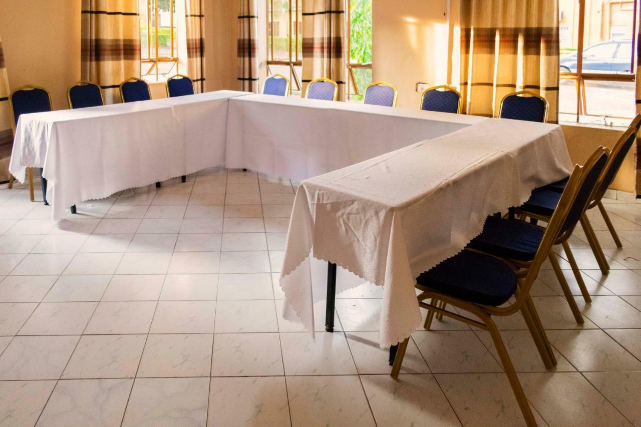 Rwenzori International Hotel カセセ エクステリア 写真
