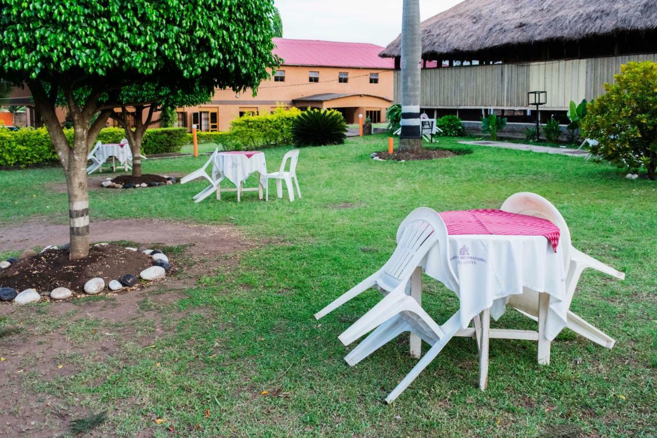 Rwenzori International Hotel カセセ エクステリア 写真