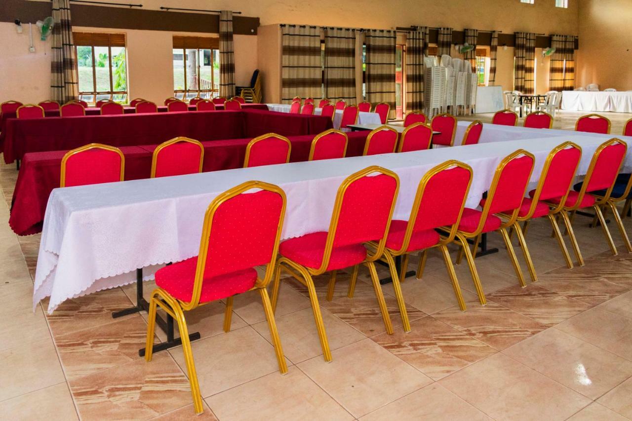 Rwenzori International Hotel カセセ エクステリア 写真