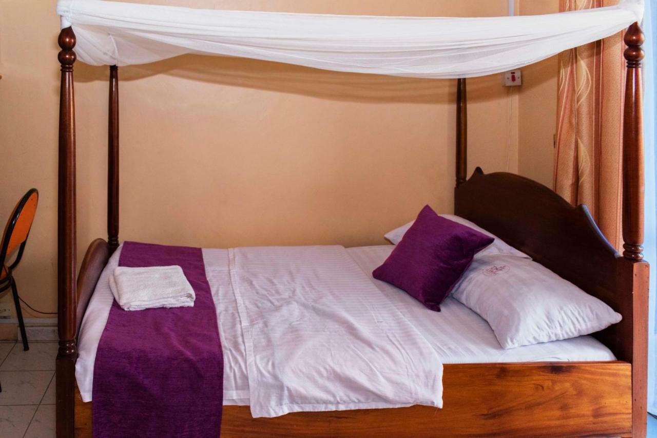 Rwenzori International Hotel カセセ エクステリア 写真