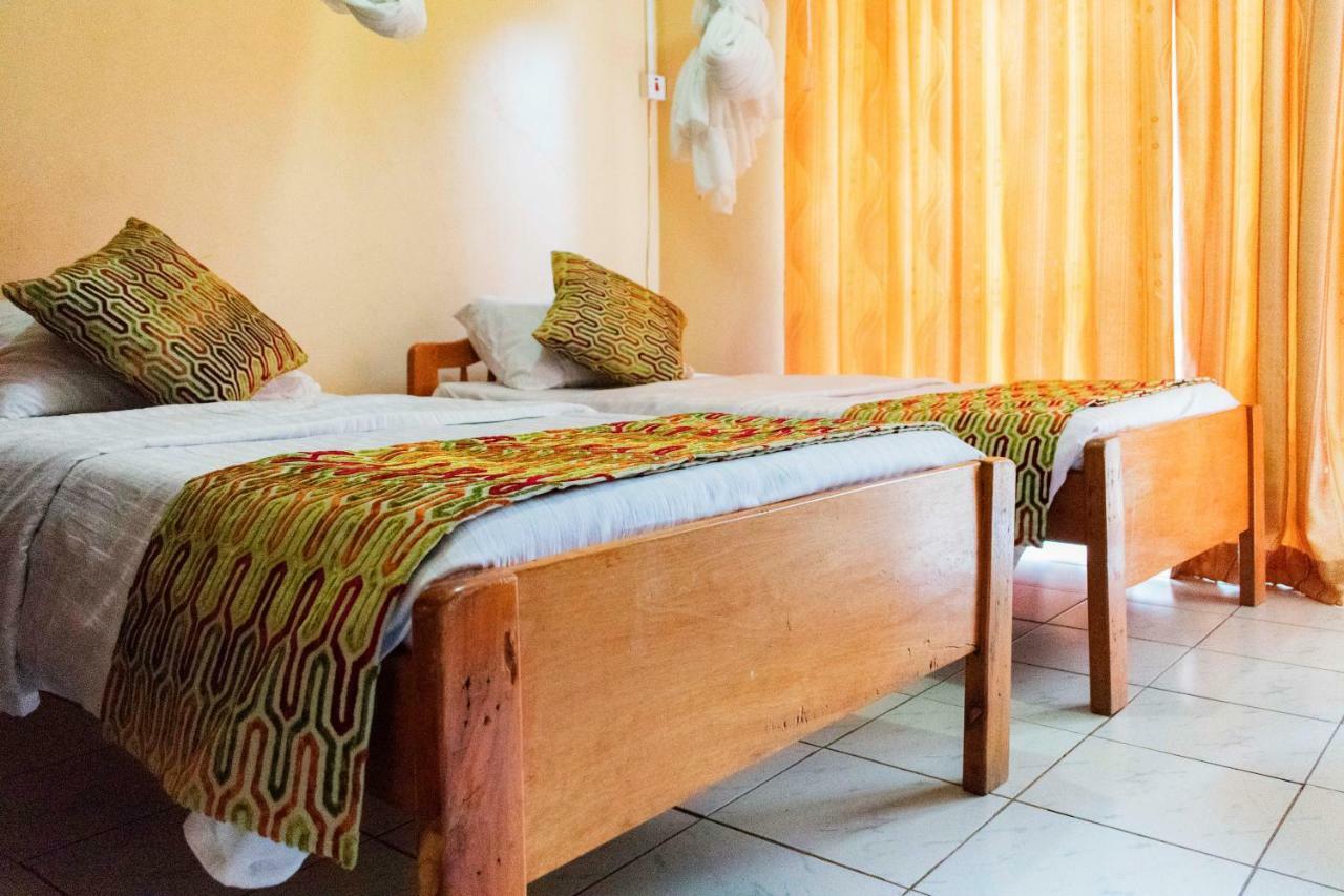 Rwenzori International Hotel カセセ エクステリア 写真