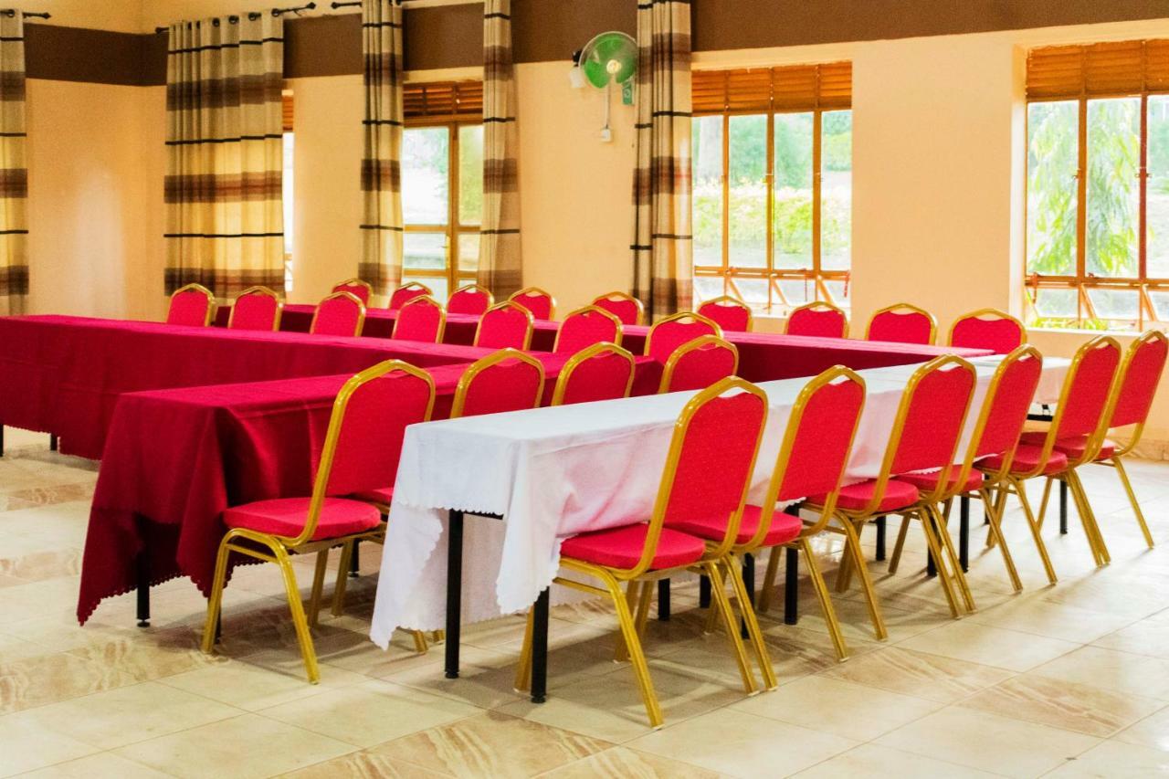 Rwenzori International Hotel カセセ エクステリア 写真