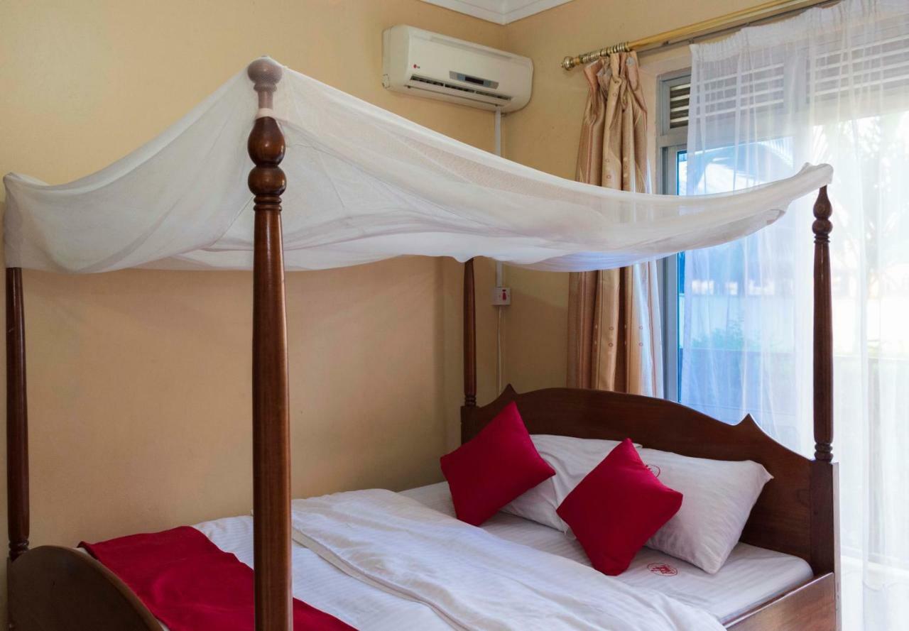 Rwenzori International Hotel カセセ エクステリア 写真