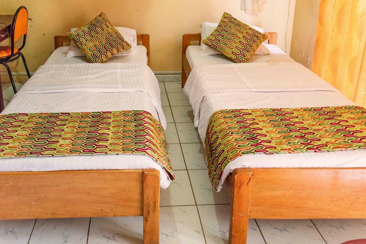 Rwenzori International Hotel カセセ エクステリア 写真