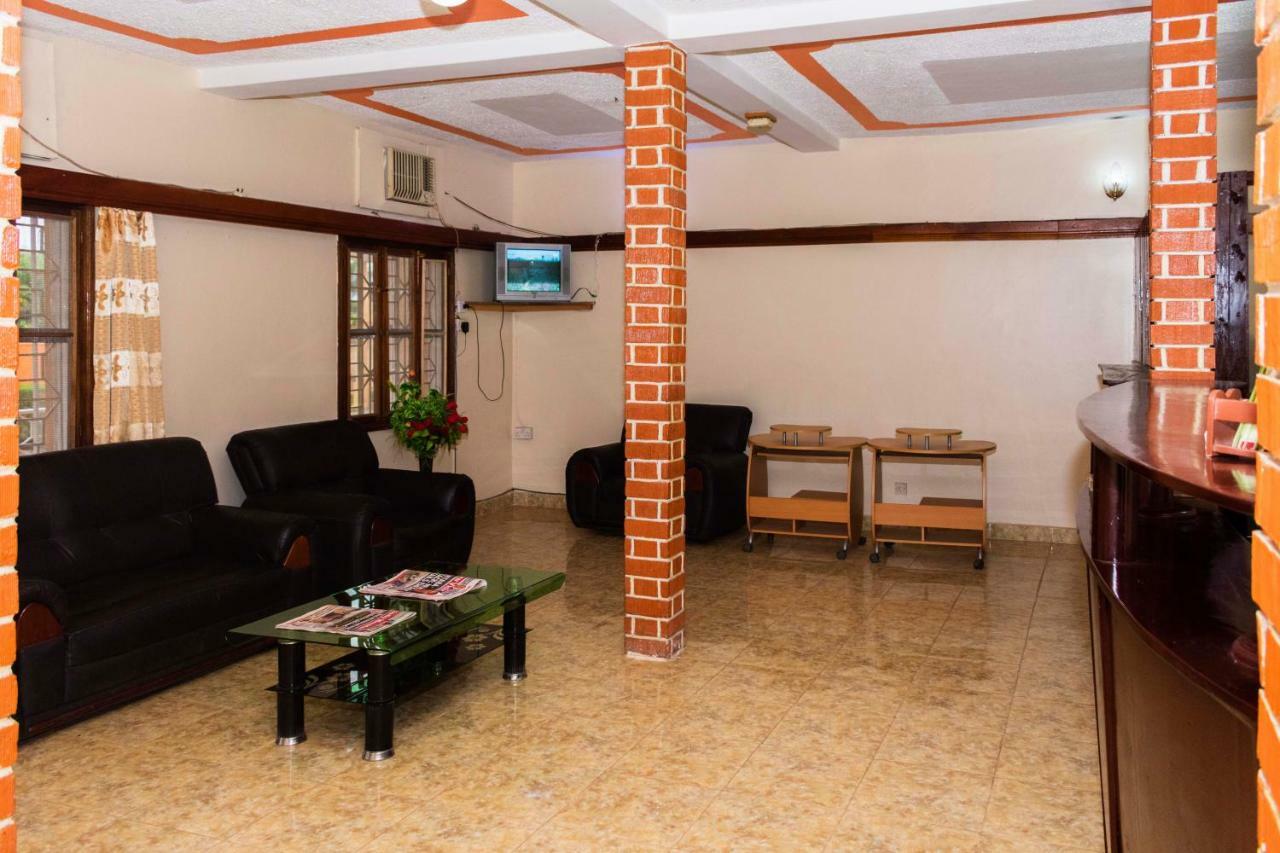 Rwenzori International Hotel カセセ エクステリア 写真
