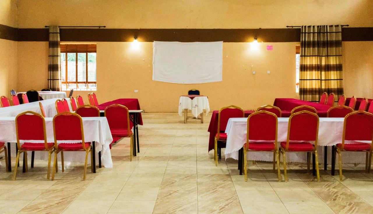 Rwenzori International Hotel カセセ エクステリア 写真
